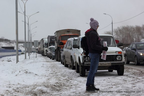 Новосибирские дальнобойщики перекрыли въезд в город в знак протеста 1