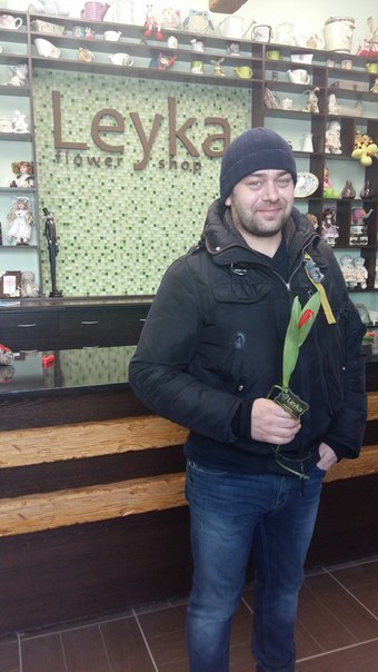 Новосибирские цветочники поддержали День доброты дарением цветов прохожим 3