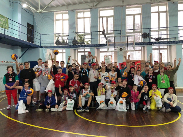 Матчи равных возможностей по баскетболу прошли в Новосибирске