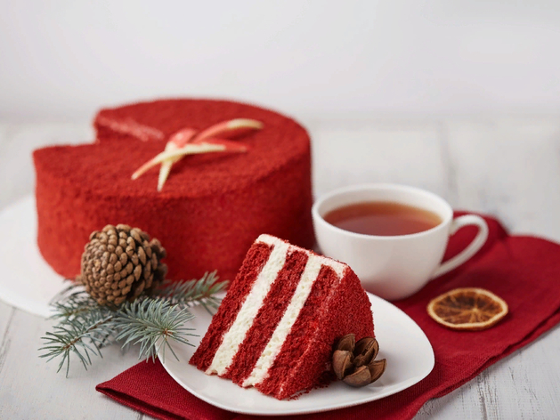 «Куликовский» балует к Новому году — каждому покупателю второй торт в подарок