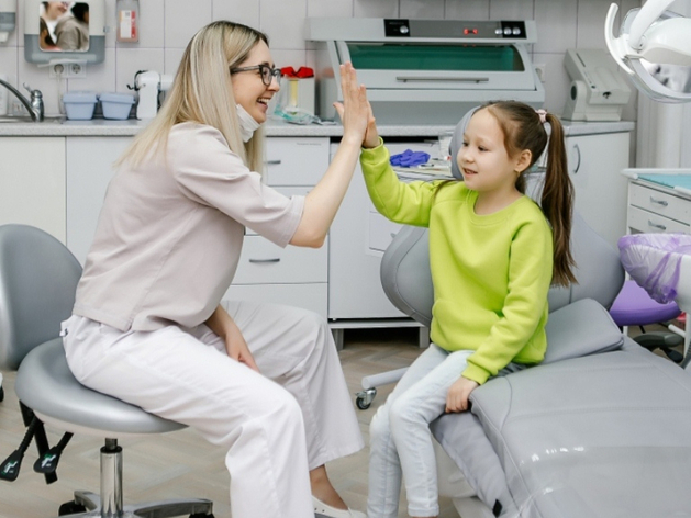 Счастливая улыбка детей — дело рук родителей и хорошего стоматолога