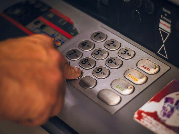 Каким специалистам новосибирские работодатели предлагают ежедневную зарплату 