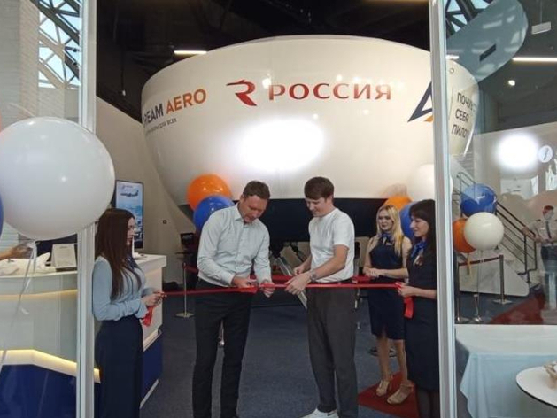 Dream Аего и авиакомпания «Россия» открыли в Новосибирске авиатренажер Airbus A320 Dream Аего и авиакомпания «Россия» открыли в Новосибирске авиатренажер Airbus A320