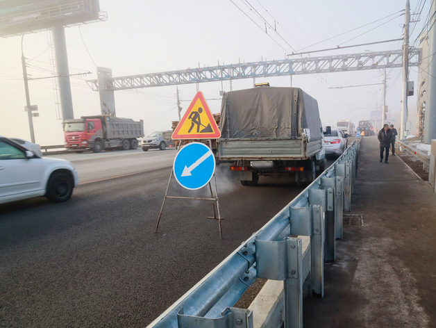 На Димитровском мосту открыли шестиполосное движение На Димитровском мосту открыли шестиполосное движение