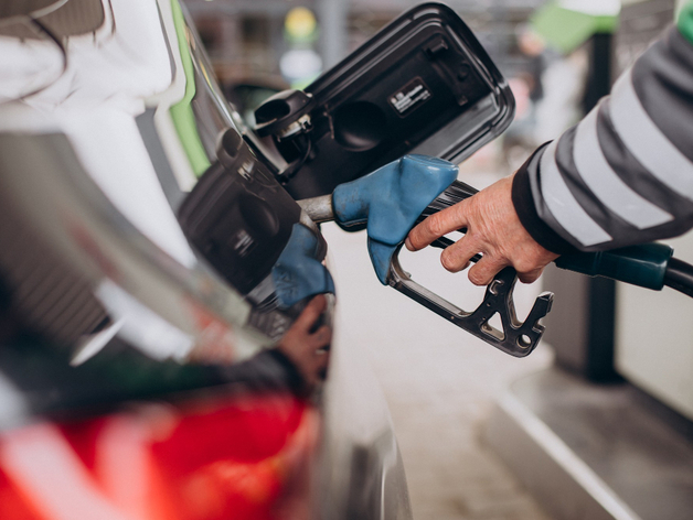 Власти проверяют обоснованность цен мелкооптовой продажи топлива с нефтебаз Власти проверяют обоснованность цен мелкооптовой продажи топлива с нефтебаз