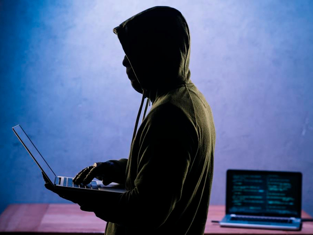 Виртуальные двойники и фишинг: мошенники атакуют россиян перед распродажами