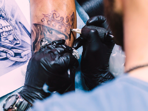 В Новосибирске за год существенно выросло количество тату-салонов