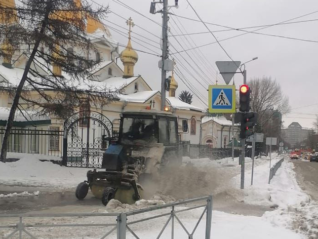Власти назвали улицы Новосибирска, где идет уборка снега и не стоит парковаться