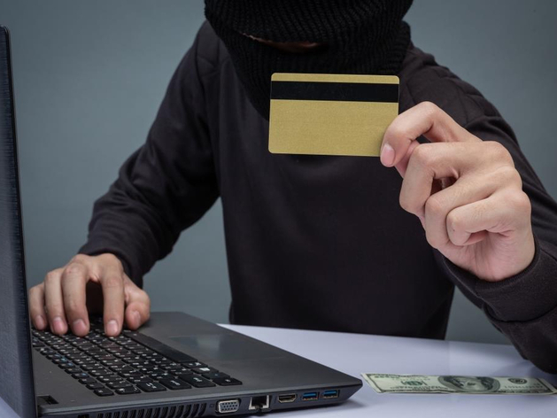 Общая сумма хищений мошенниками со счетов россиян уменьшилась Общая сумма хищений мошенниками со счетов россиян уменьшилась