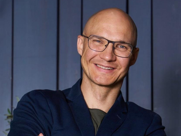 Аркадий Брезгунов, «Топ Стиль»: «Бизнес, который не приносит пользы, не нужен» Аркадий Брезгунов, «Топ Стиль»: «Бизнес, который не приносит пользы, не нужен»