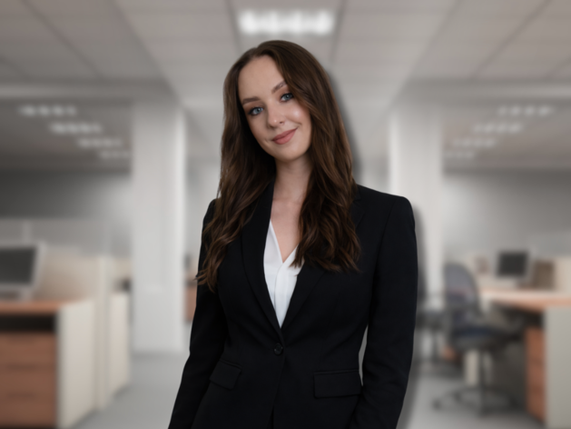 Нужно ли менять вывеску или бренд, если его название написано на латинице? Нужно ли менять вывеску или бренд, если его название написано на латинице?